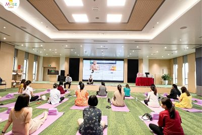 Thực hành yoga bầu cùng giáo viên