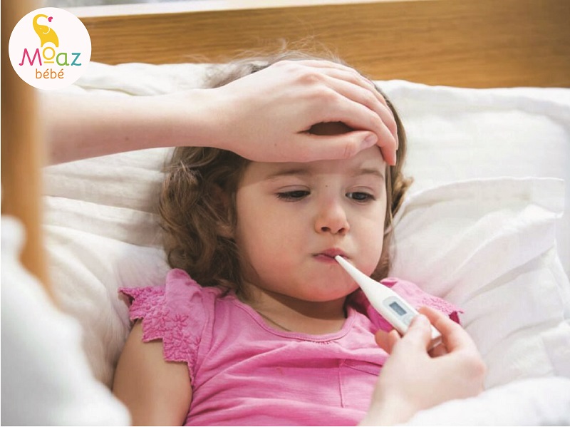 Trẻ có dấu hiệu sốt do tiêu chảy 
