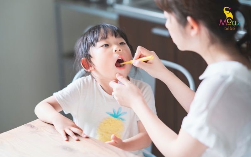 Vệ sinh răng miệng, mũi họng cho trẻ thường xuyên