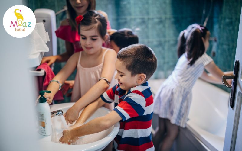 Dạy trẻ cách rửa tay và giữ vệ sinh khi ăn uống