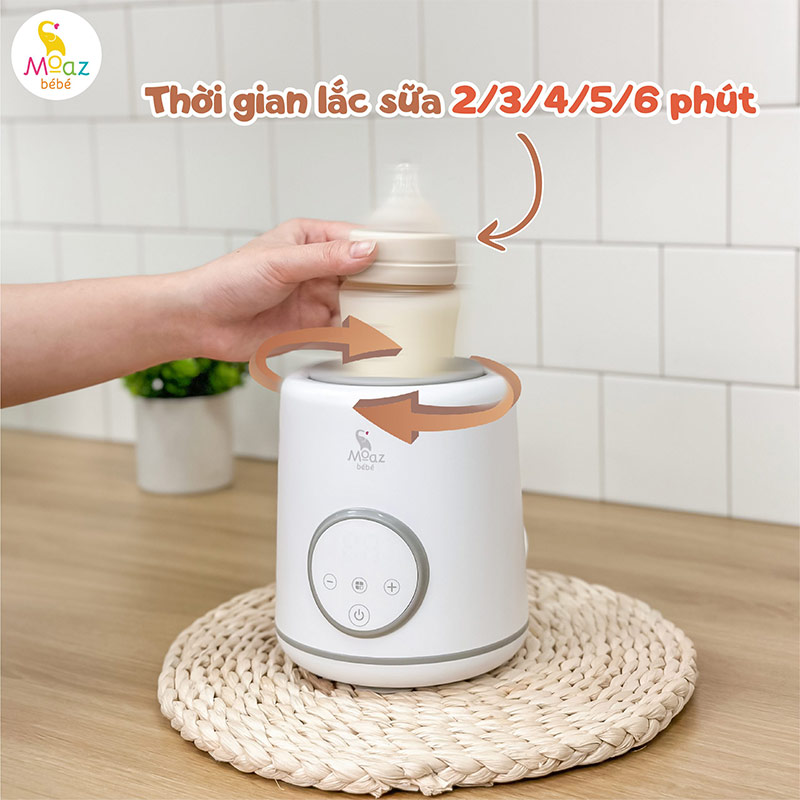 tiến hành pha sữa và lắc đều