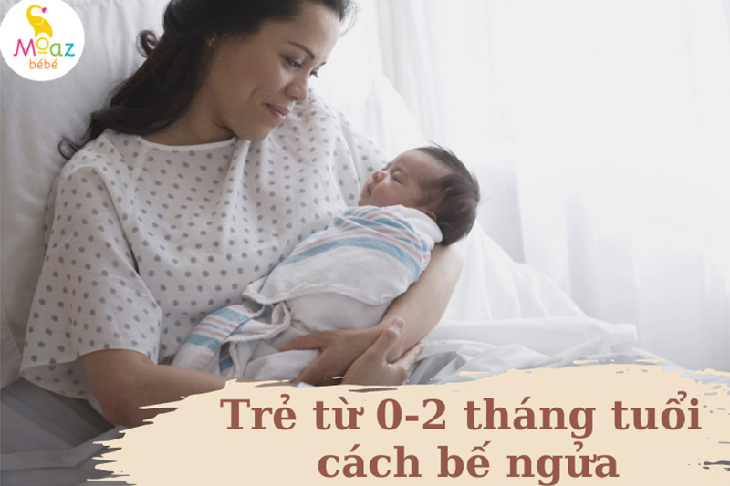 Cách bế trẻ sơ sinh 0-2 tháng tuổi