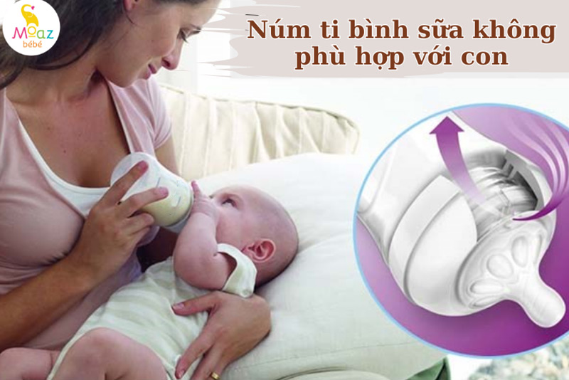 Nguyên nhân là do mẹ chọn núm ti bình không phù hợp