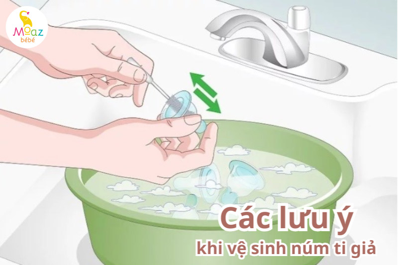 Các lưu ý khi vệ sinh núm ti giả cho bé