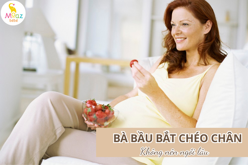 mẹ bầu không ngồi bắt chéo chân quá lâu
