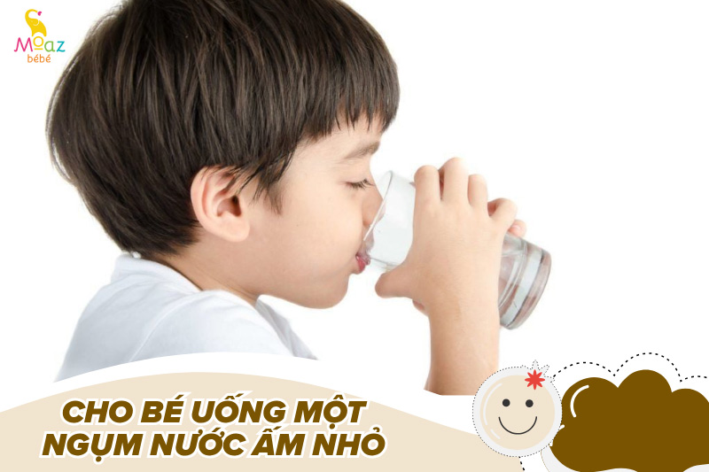 Bé bị hóc xương cá phải làm sao?
