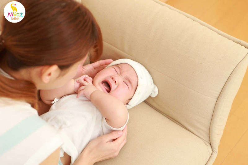 Trẻ sơ sinh ngáp nhiều nhưng không ngủ có sao không? 3 Nguyên nhân khiến trẻ sơ sinh ngáp nhiều nhưng không ngủ