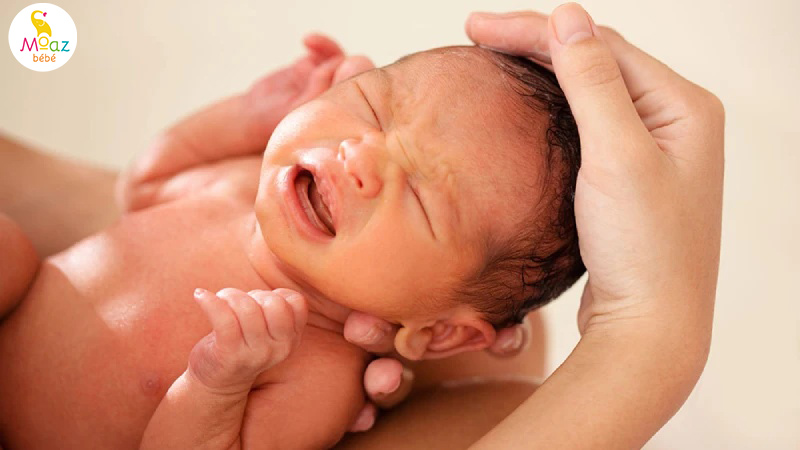 Những rủi ro khi tự ý tắm lá chữa vàng da cho trẻ