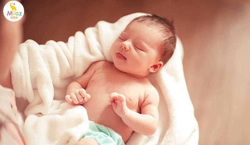 Cách giúp đầu trẻ sơ sinh phát triển cân đối an toàn