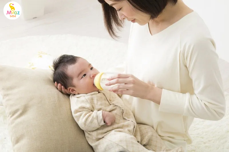 Khi nào trẻ cần bổ sung thêm sữa công thức?