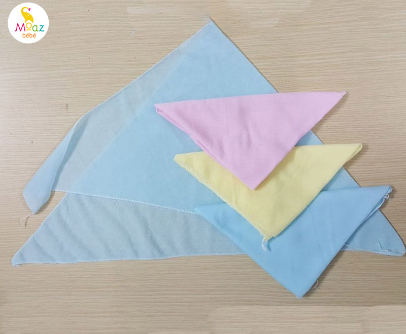 Chuẩn bị trước khi quấn tã tam giác cho bé