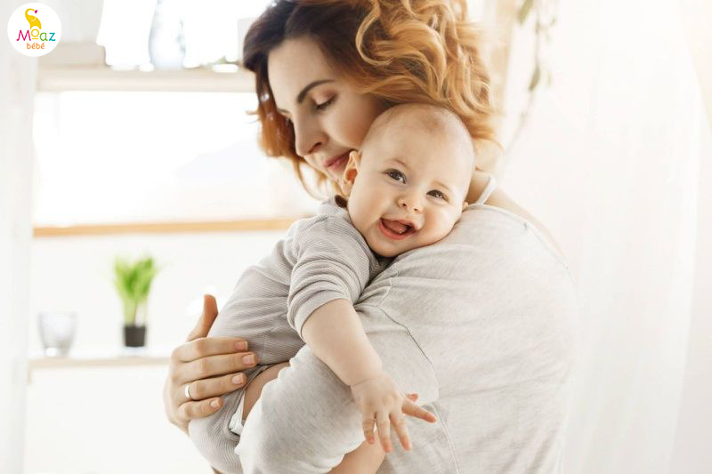 Cách hạn chế đầy hơi và trớ sữa ở trẻ dưới 1 tháng