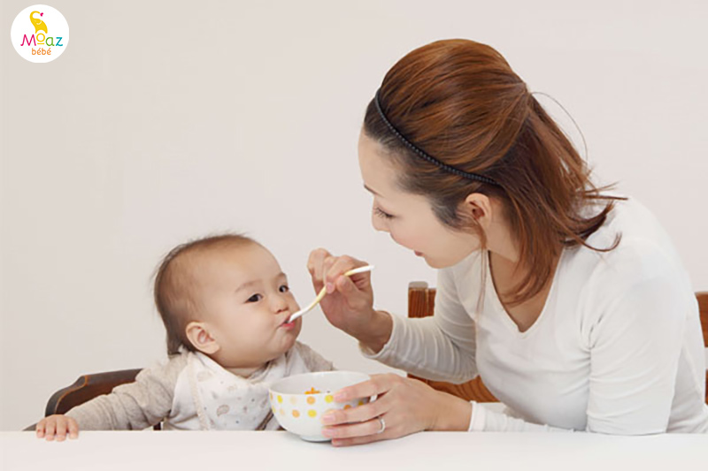 Vì sao không nên cho trẻ 4 tháng ăn dặm quá sớm?