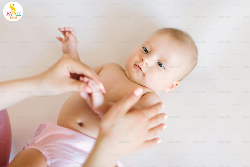 Bé rụng rốn nhưng vẫn còn chân rốn có sao không? 3 Cách chăm sóc bé rụng rốn còn chân rốn