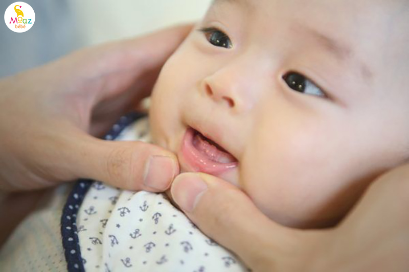 Trẻ mọc răng muộn nhất là mấy tháng và những điều cần lưu ý 2 Trẻ 9 - 10 tháng chưa mọc răng có phải là muộn không