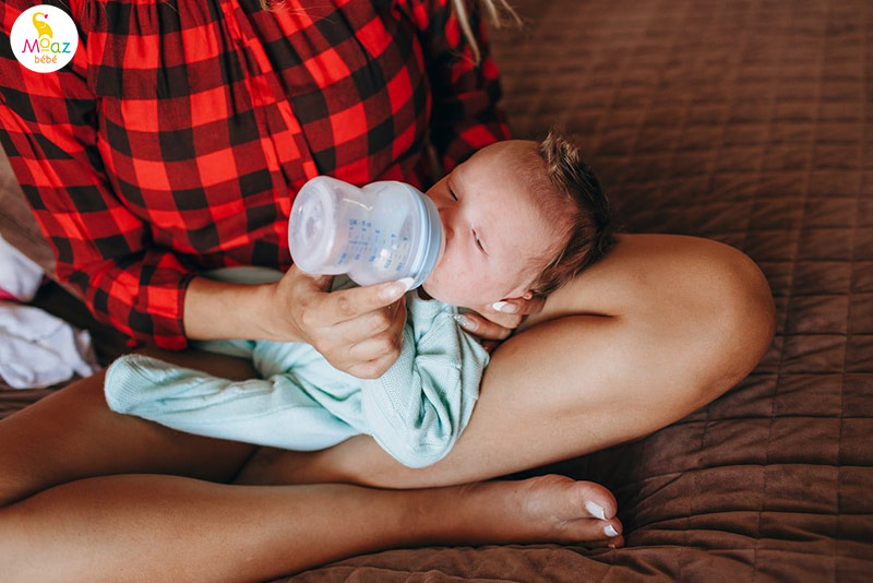Trẻ sơ sinh ọc sữa lên mũi có sao không? Cách xử lý hiệu quả 2 Vì sao trẻ sơ sinh bị ọc sữa lên mũi?